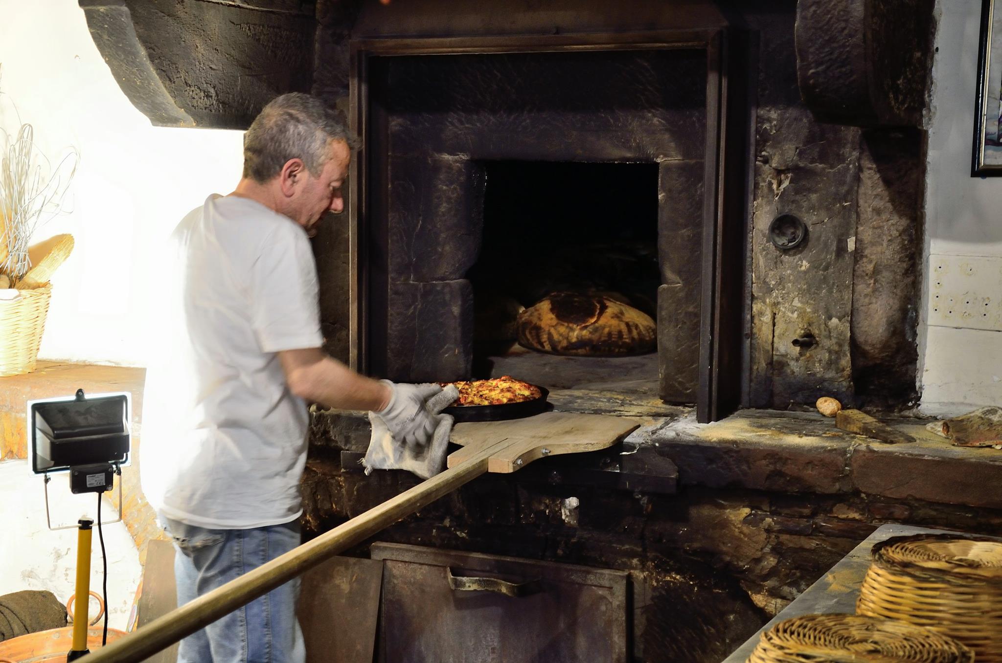 Angelo Di Biccari e il forno a paglia
